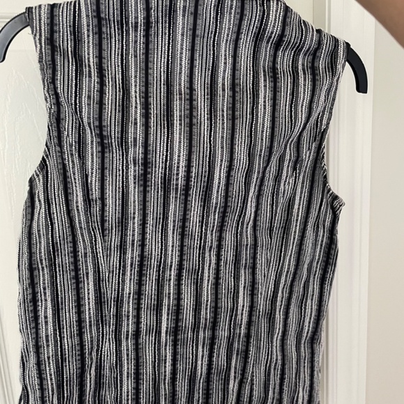Sleeveless Tribal top - size 6 - black and silver - Picture 3 of 5